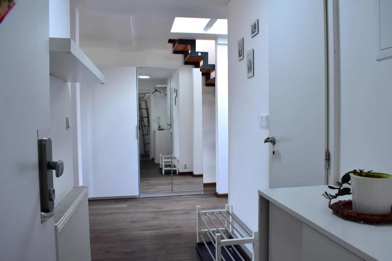 Lux Duplex Rooftop Loft With An Amazing Terrace & Home Cinema Praga 0*,  República Checa
